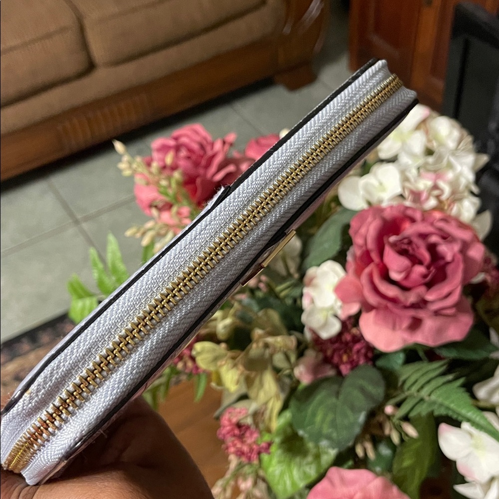 Victoria’s Secret wave croc leather wallet - Picture 5 of 5
